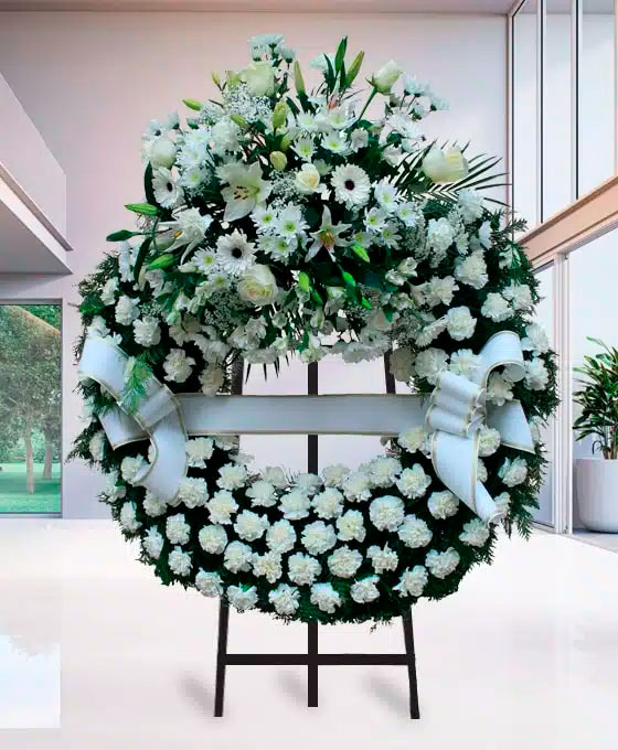 Corona Funeraria de claveles blancos para Tanatorio Cariñena